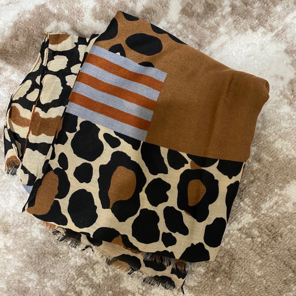 Thin leopard scarf
